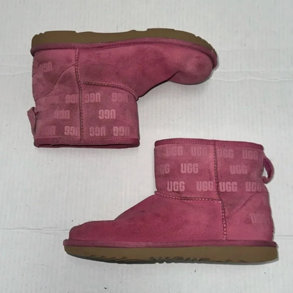 UGG winter boot Size 5 - Picture 2 of 7